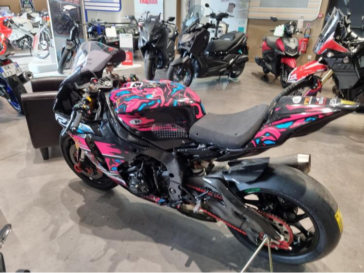 YAMAHA  R1