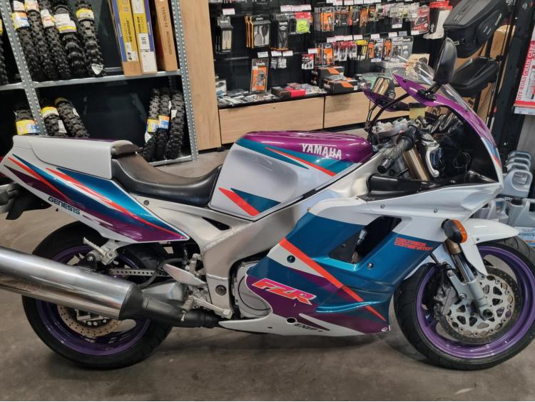 YAMAHA FZR 1000