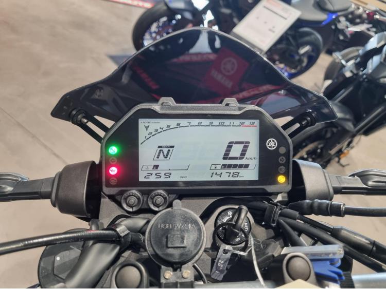 YAMAHA MT03